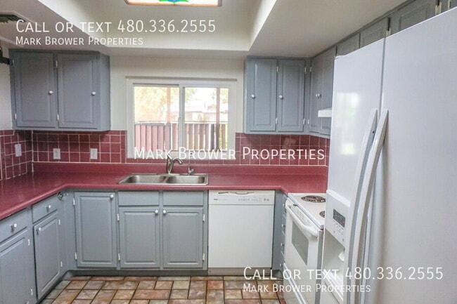 Building Photo - 3131 S Fairfield Dr