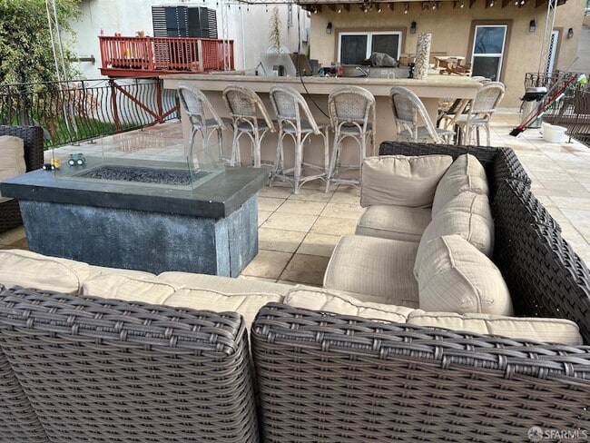 Building Photo - 8739 Thermal St