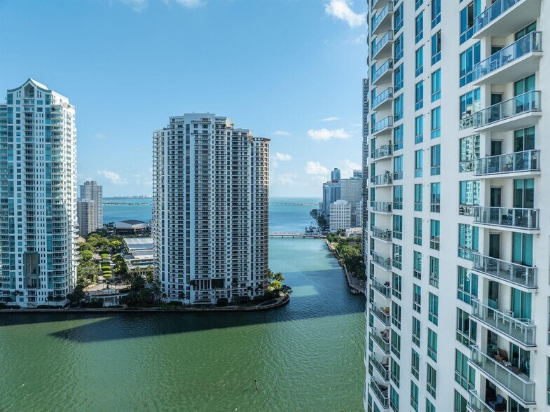 Building Photo - 300 S Biscayne Blvd
