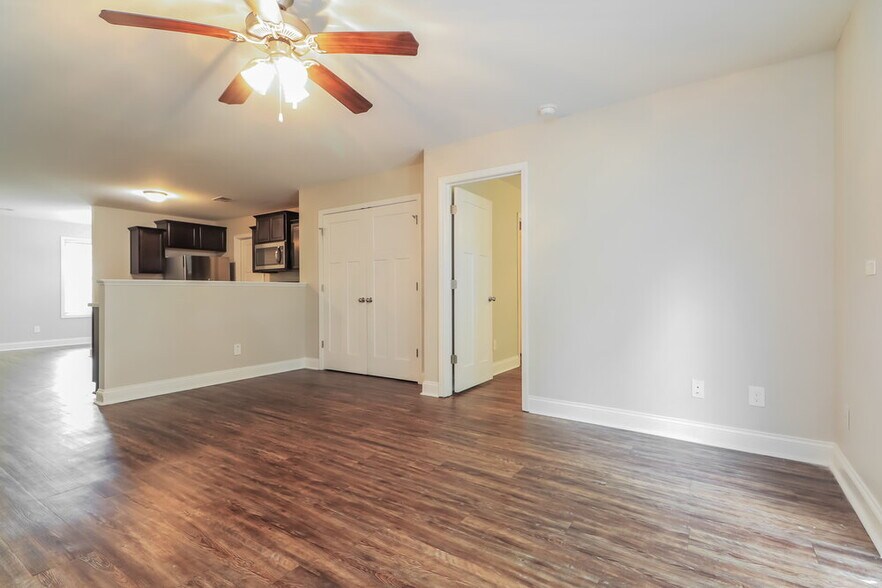 Building Photo - 177 Colony Park Ln