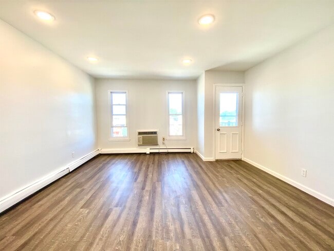 Building Photo - 512 Avenue C