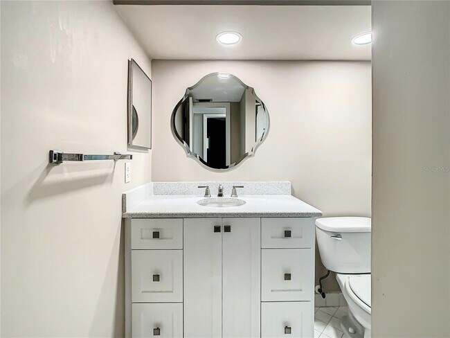 Building Photo - 4575 Cove Cir