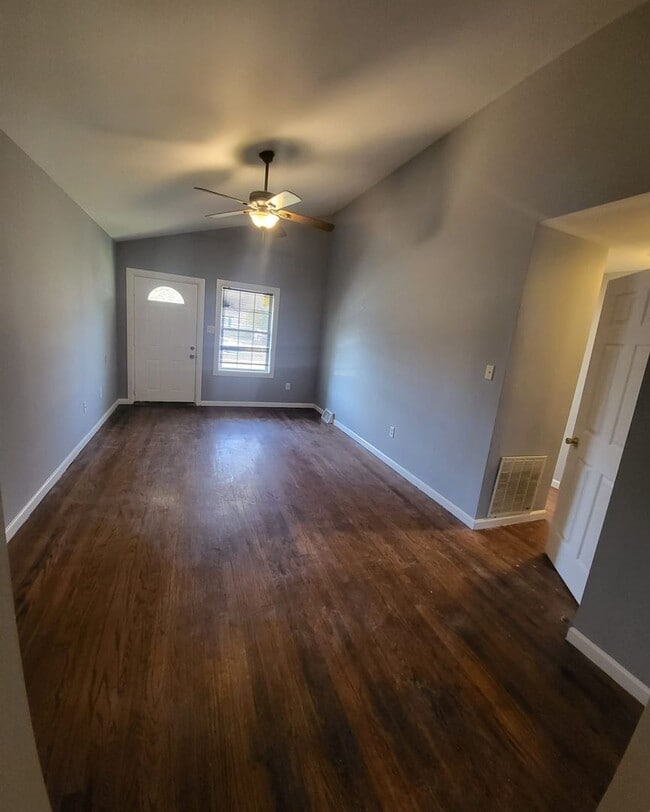 Building Photo - 3 bed 1 bath