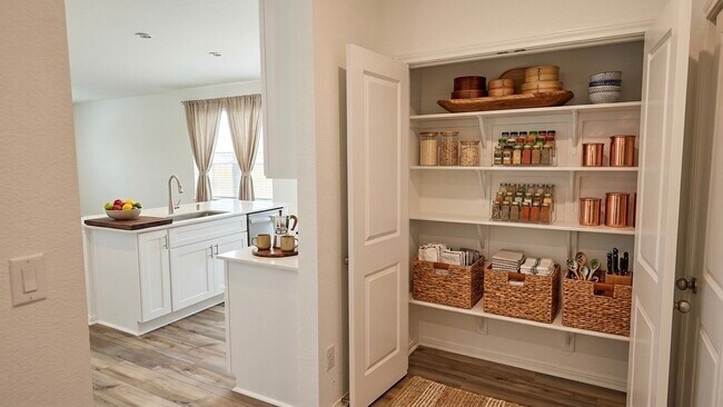 Building Photo - 7123 Glennwick Grv Ln