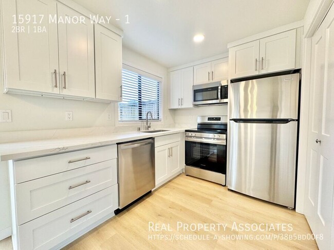 Building Photo - 15917 Manor Way