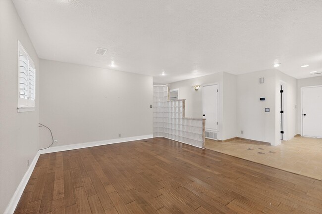 Building Photo - 6500 Martin Ct NE