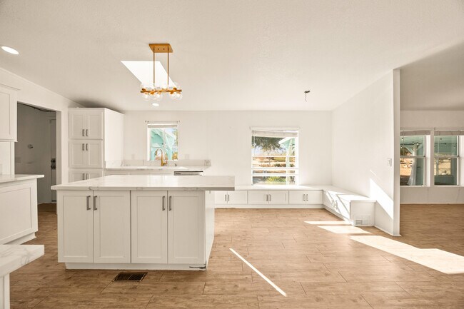 Building Photo - 62851 Aberdeen Dr