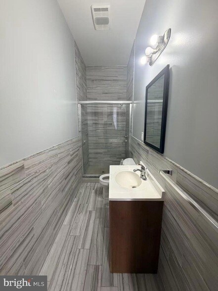 Building Photo - 4428 Chestnut St