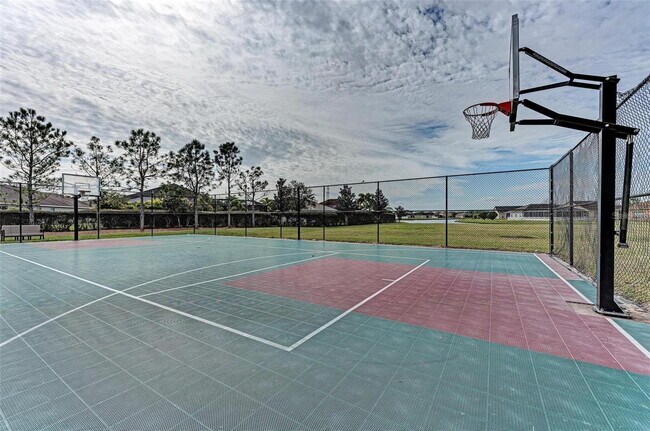 Building Photo - Gorgeous townhome! Community pool! fitness center!
