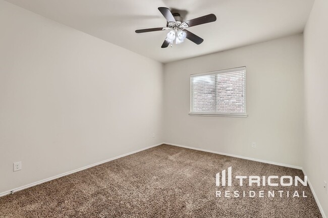 Building Photo - 1307 Hidden Valley Dr