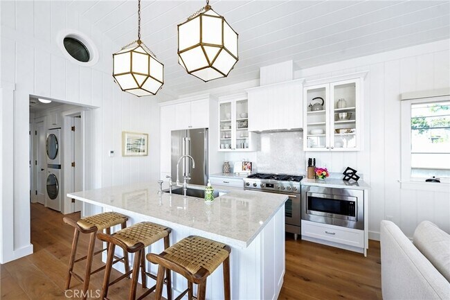 Building Photo - 360 Cliff Dr