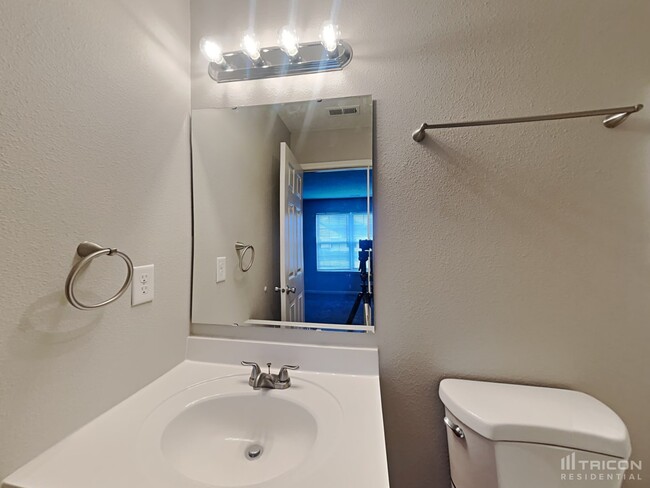 Building Photo - 5851 Prairie Meadow Dr