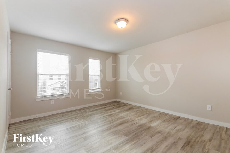 Building Photo - 623 Sophia Wy