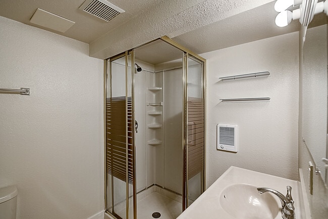 Building Photo - 5624 Brooklyn Ave NE