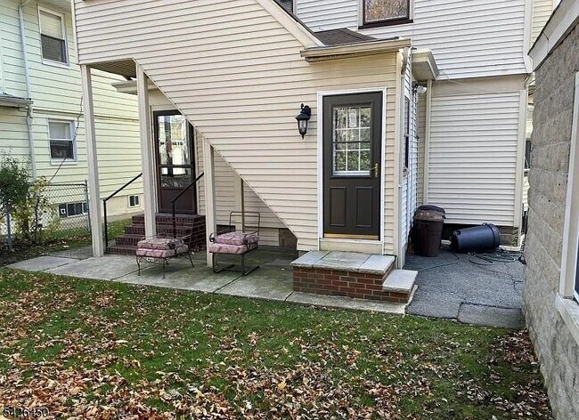 Building Photo - 4 Claremont Pl