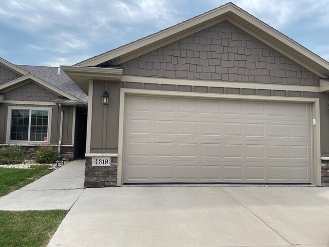 Building Photo - 4319 W Kinsley Pl