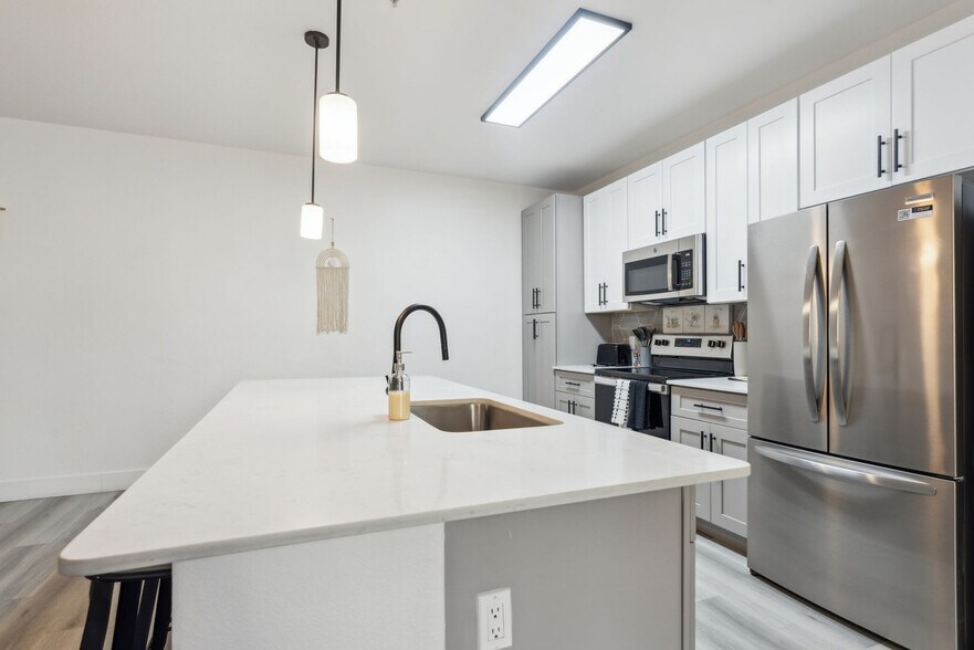 Building Photo - 6610 N 93rd Ave