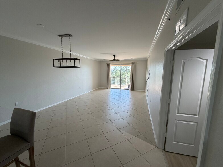 Building Photo - 8550 Kingbird Loop