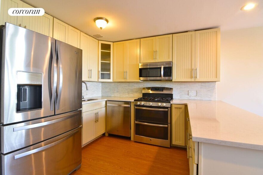 Building Photo - 336 Howe Ave