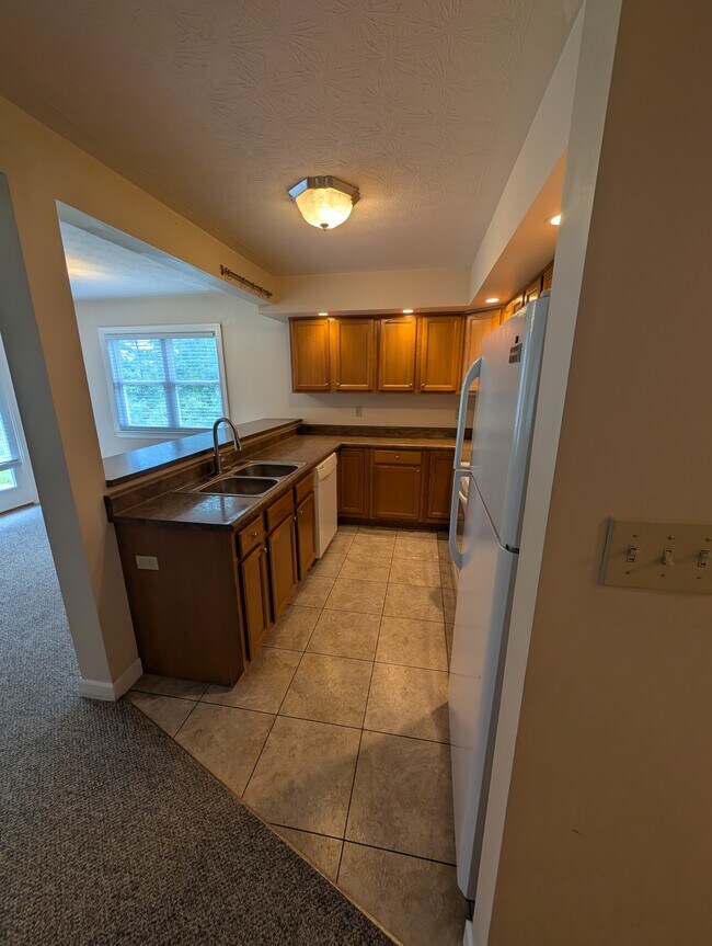 Building Photo - 2 Rujon Drive