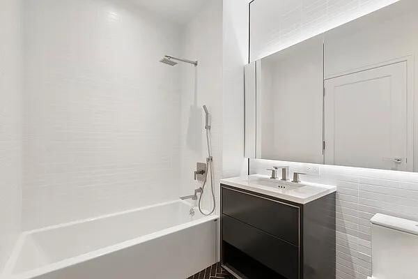 Building Photo - 301 W 118th St