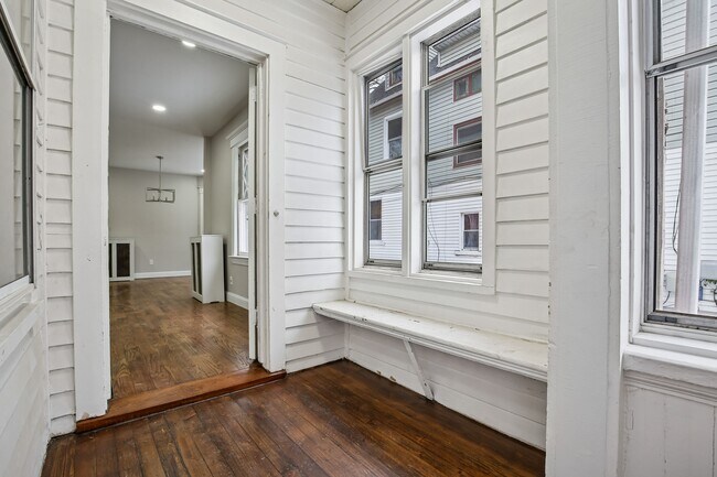 Building Photo - 99 Lincoln St