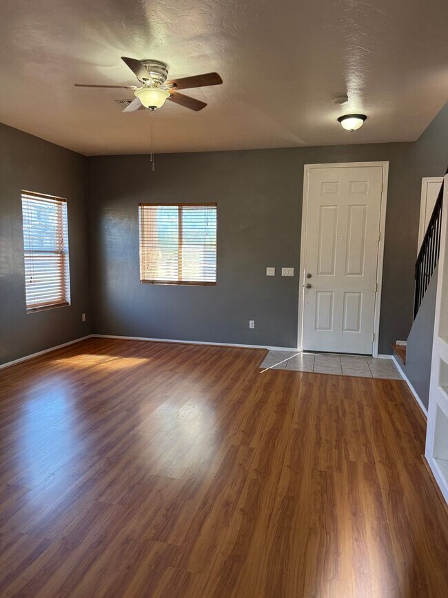 Building Photo - Beautiful 3-bed, 2-bath corner lot home in the desirable Riverhaven Community