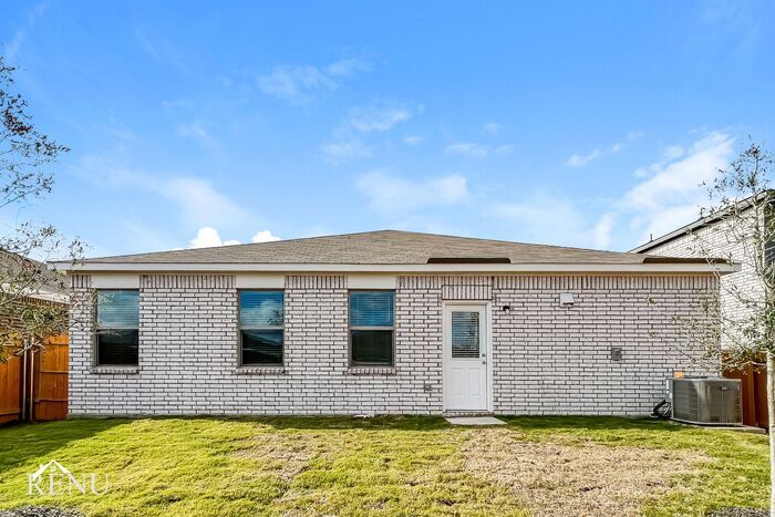 Building Photo - 2041 Hialeah Dr