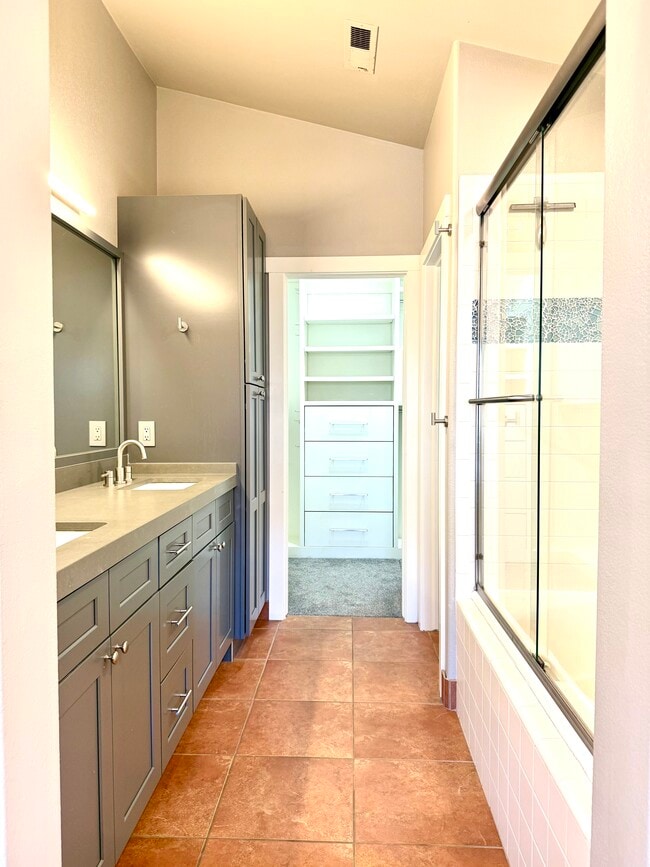 Building Photo - 4087 Worthington Dr