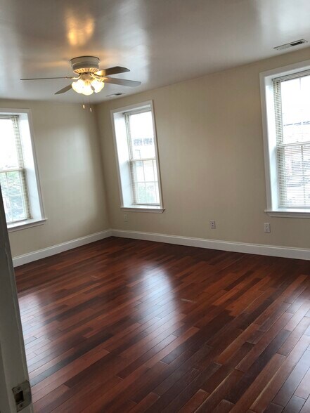 FRONT BEDROOM - 1800 S 8th St
