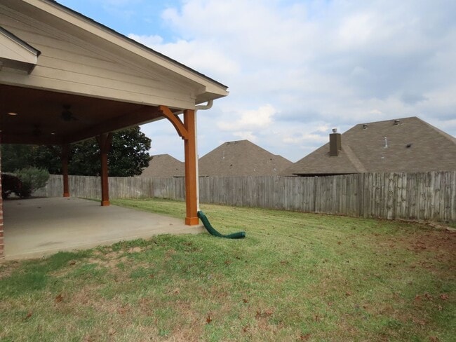Building Photo - Stunning South Tyler 3-Bedroom, 2-Story Home: Features Fresh Paint, New Flooring, and a Bonus Room!