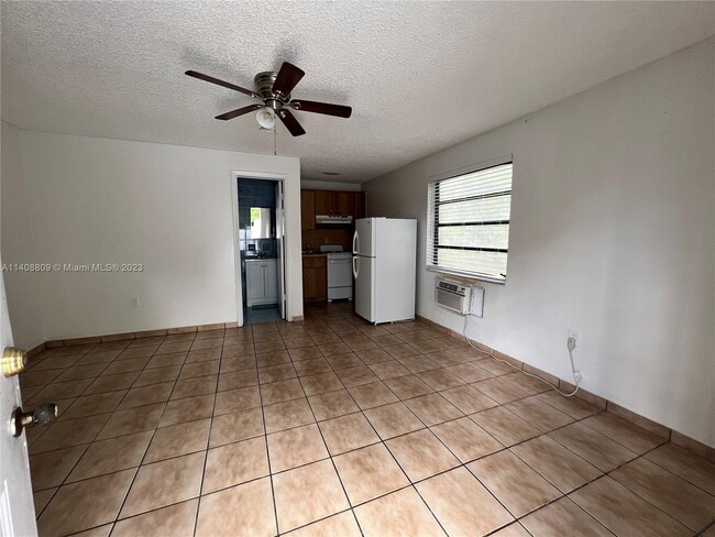 Building Photo - 1211 Rutland St