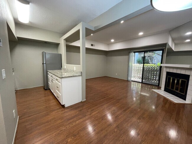 Building Photo - Bright Spacious Downstairs 1 bedroom 1 bath Condo in Serene North San Jose Community
