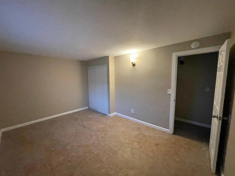 Building Photo - 1000 Mojave Dr
