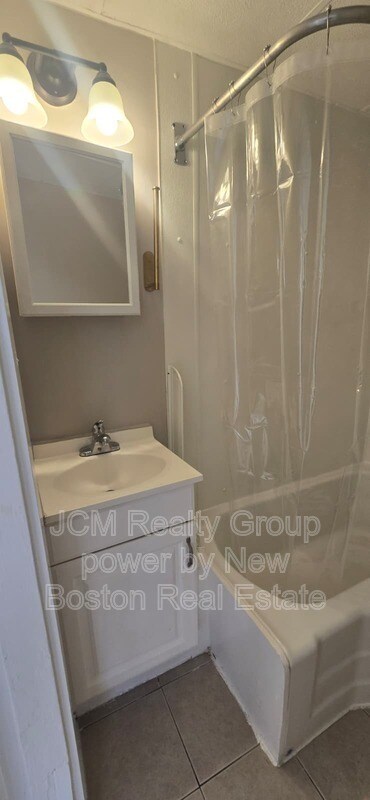 Building Photo - 116-124A Central Ave