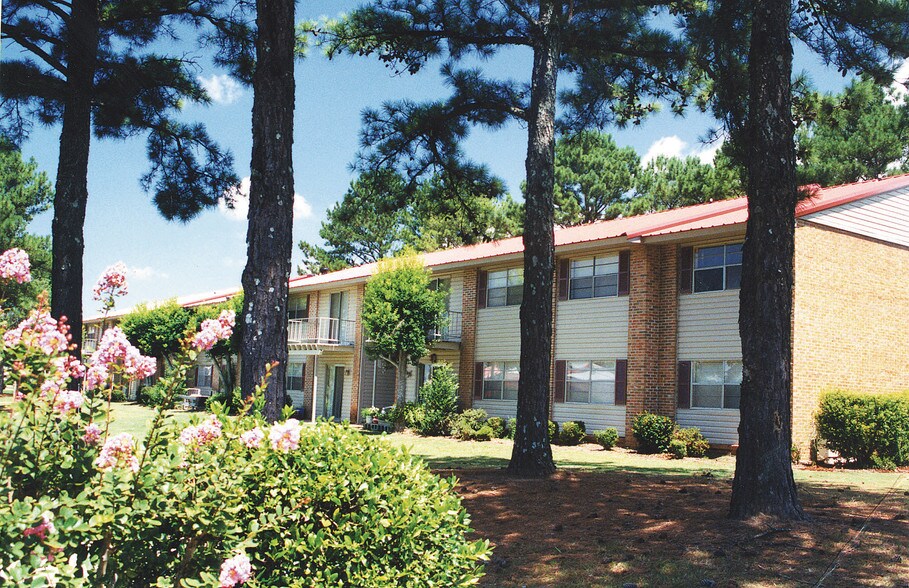 Millbrook Pointe Apartments 811 Deatsville Hwy Millbrook AL 36054