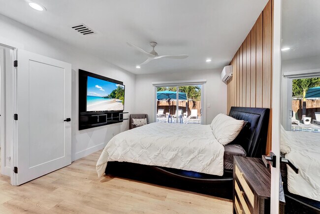 Building Photo - 707 W Boulevard Chatelaine