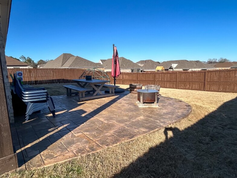 Building Photo - 220 Lee Audis Ln