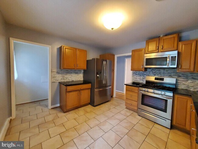 Building Photo - 4802 S Haven Dr