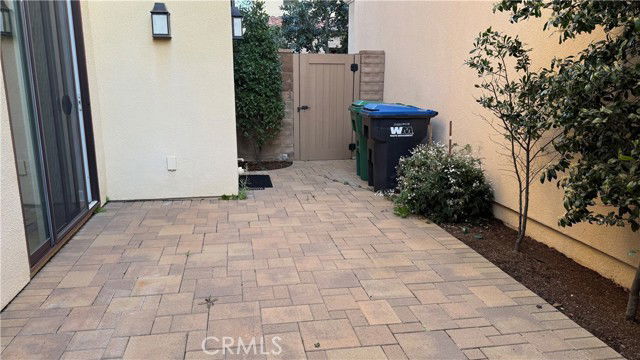 Building Photo - 144 Stallion