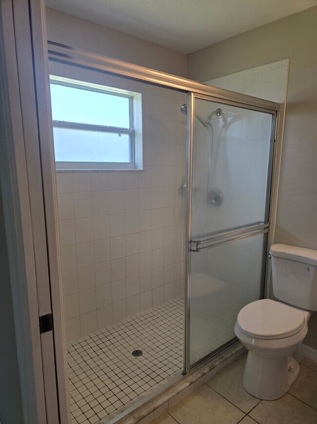 Building Photo - 112 Plainview Dr