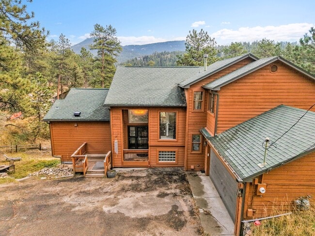 Building Photo - 28384 Kinnikinick Rd