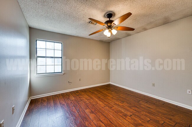 Building Photo - 108 S Mitchell St