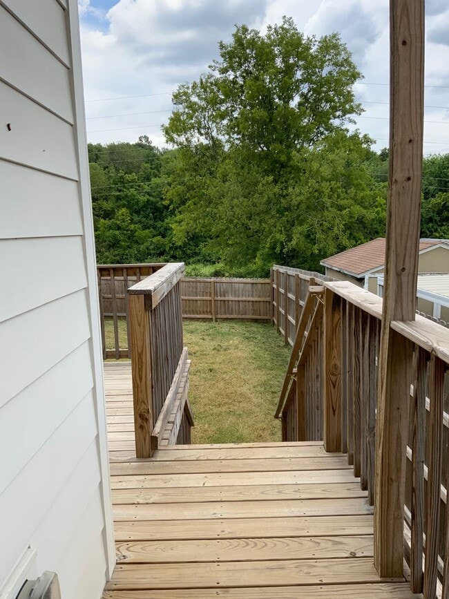 Building Photo - charming 3 bedroom, 3 bathroom home locate...