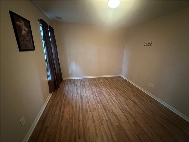 Building Photo - 61 Longwood Ct