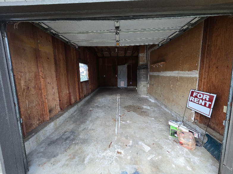 Building Photo - 1907 E St Maries Ave