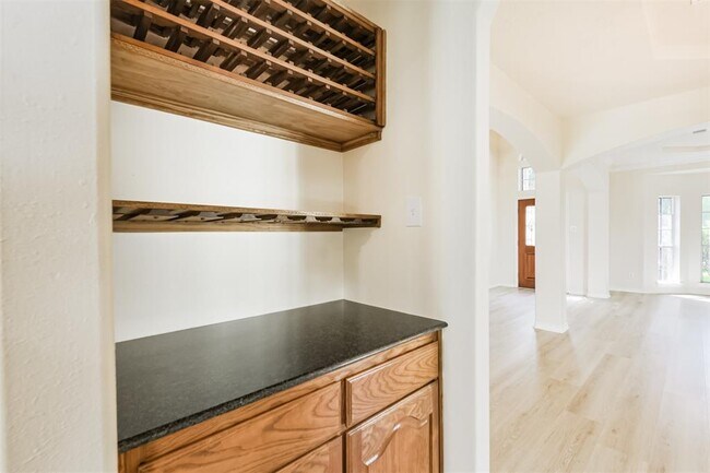 Building Photo - 11918 Mariposa Canyon Dr