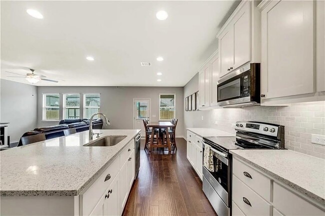 Building Photo - 112 Magna Ln