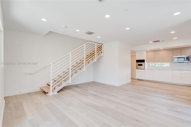 Building Photo - 816 84th St