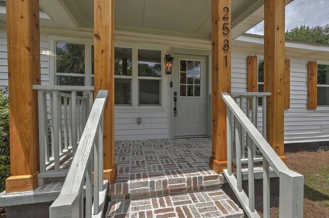 Building Photo - 2531 Wecco St
